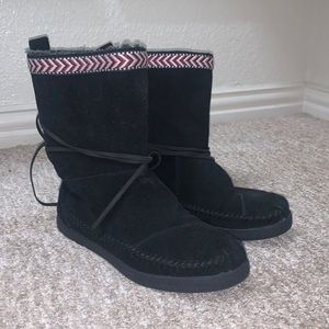 TOM’s black boots size 7